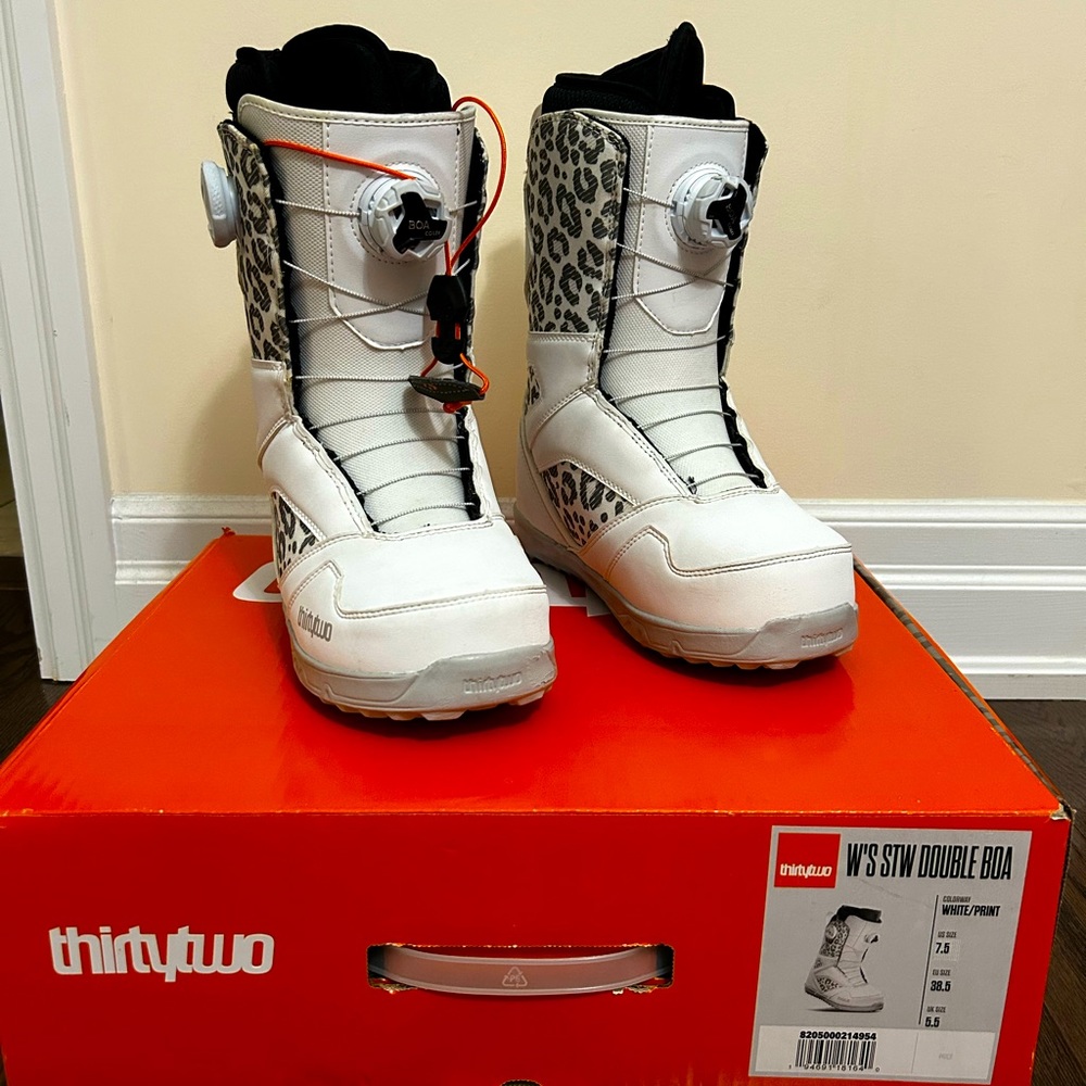 ThirtyTwo STW women’s STW double boa snowboard boots 7.5 / 38.5 / 5.5
